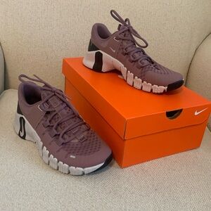 Women’s Mauve Nike Metcon 5 Athletic Shoes! Pickleball. Worn Once!